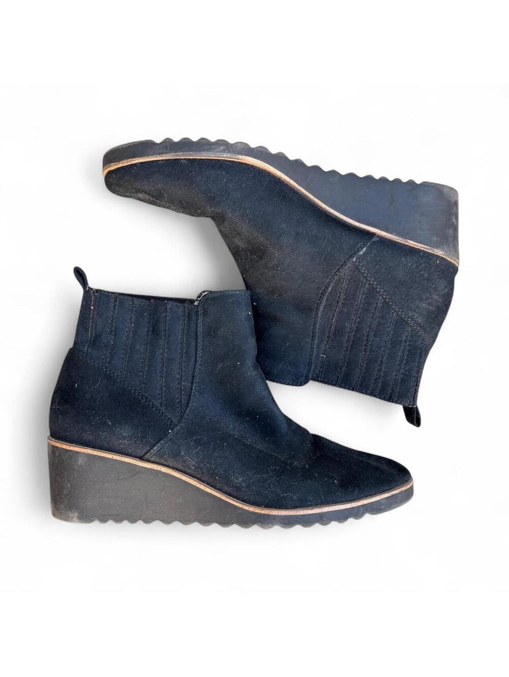 Women's Black and Navy Boot